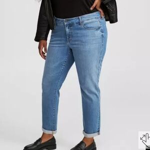 Torrid Perfect Boyfriend Ankle Premium Stretch Mid-Rise Jean- size 18 regular